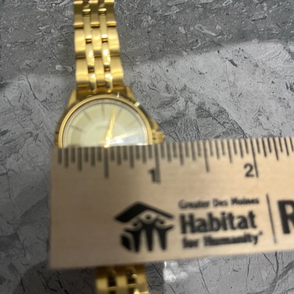 Citizen women’s day date quartz analog watch 28mm case size gold tone running - Picture 4 of 5